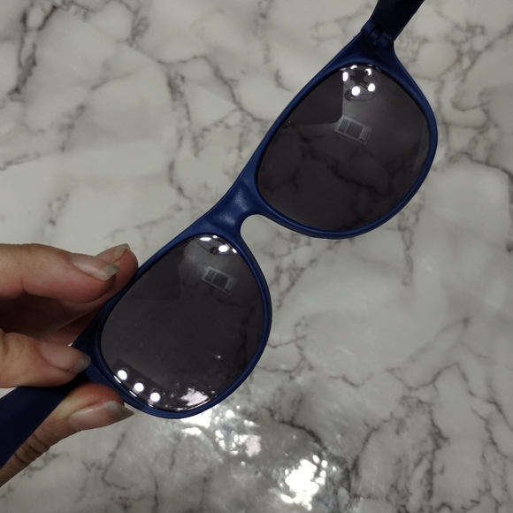 🎁 Free With Purchase - Picture 4 of 5